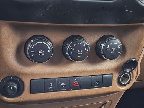 Used 2013 Jeep Wrangler Unlimited Sahara w/ Connectivity Group AWD/4WD image 20