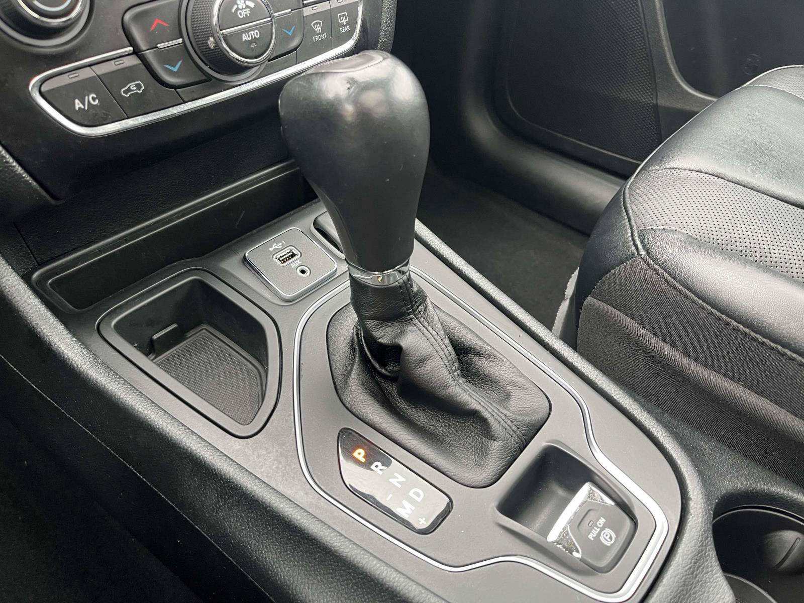 Used 2022 Jeep Cherokee Latitude Lux w/ Sun & Sound Group FWD image 37