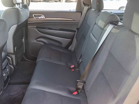 Used 2017 Jeep Grand Cherokee Laredo image 17