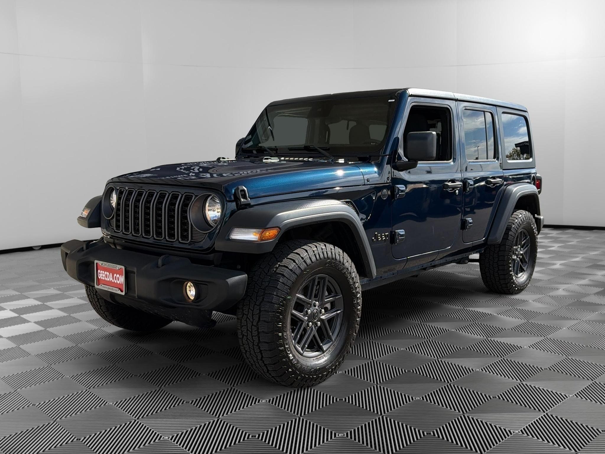 Used 2025 Jeep Wrangler Unlimited Sport AWD/4WD image 1