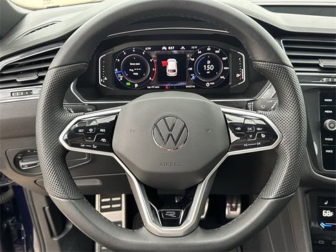 Used 2022 Volkswagen Tiguan SEL R-Line image 13