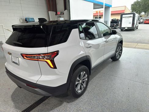 New 2026 Chevrolet Equinox LT w/ Convenience Package II image 3