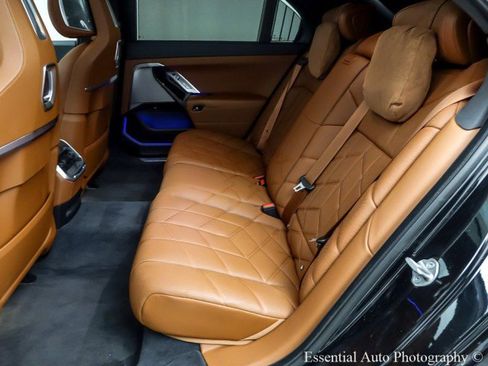 Used 2023 BMW i7 xDrive60 w/ Parking Assistance Package image 15