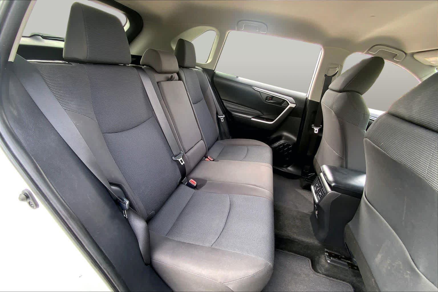 Used 2022 Toyota RAV4 LE FWD image 19