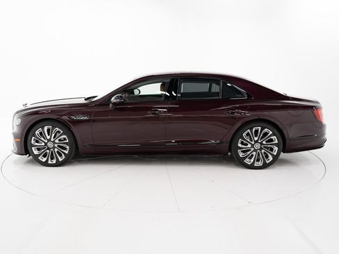 Used 2025 Bentley Flying Spur Plug-In Hybrid image 2