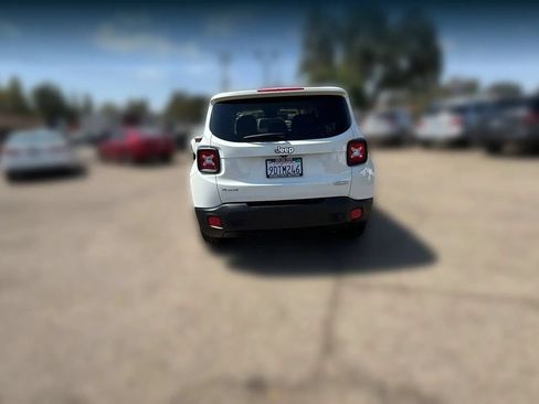Used 2017 Jeep Renegade Latitude AWD/4WD image 5