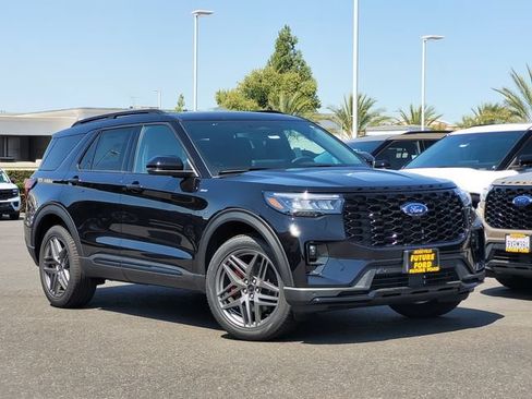 New 2026 Ford Explorer ST-Line w/ ST-Line Street Pack AWD/4WD image 1