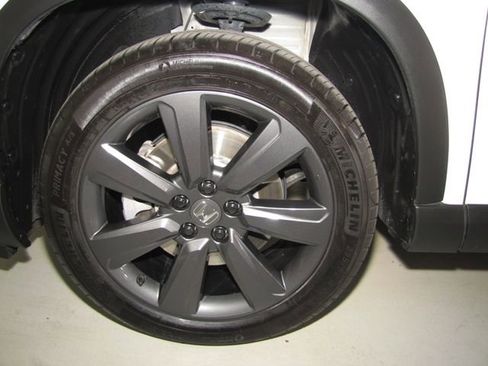 Certified 2025 Honda Pilot Sport image 24