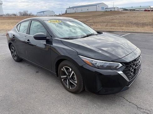 Used 2024 Nissan Sentra SV image 3