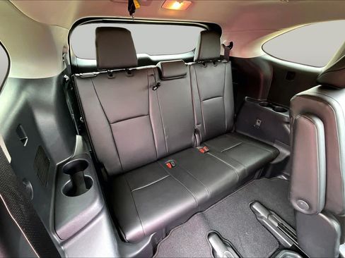 Used 2025 Toyota Highlander XLE AWD/4WD image 20