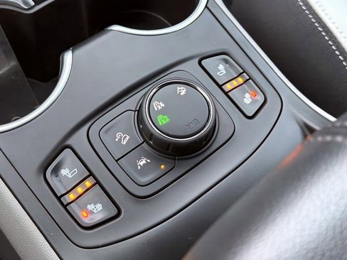 Used 2022 GMC Terrain SLT image 22