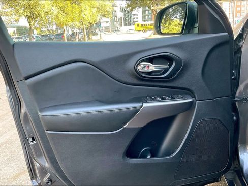 Used 2021 Jeep Cherokee Latitude Plus image 20