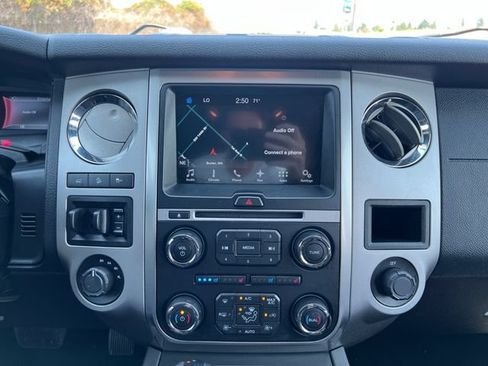 Used 2016 Ford Expedition XLT w/ Equipment Group 202A AWD/4WD image 23