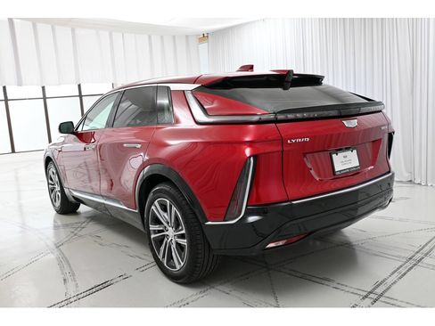Certified 2024 Cadillac Lyriq Luxury AWD/4WD image 5