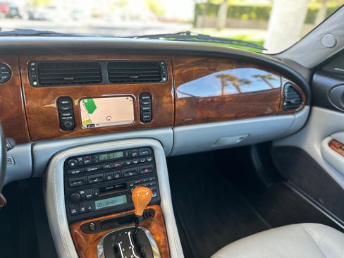 Used 2003 Jaguar XK8 Convertible image 29