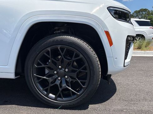 New 2026 Jeep Grand Cherokee Summit AWD/4WD image 11