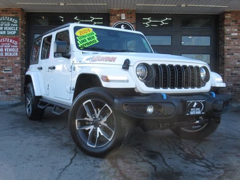 Used 2024 Jeep Wrangler Unlimited w/ Convenience Group AWD/4WD image 1
