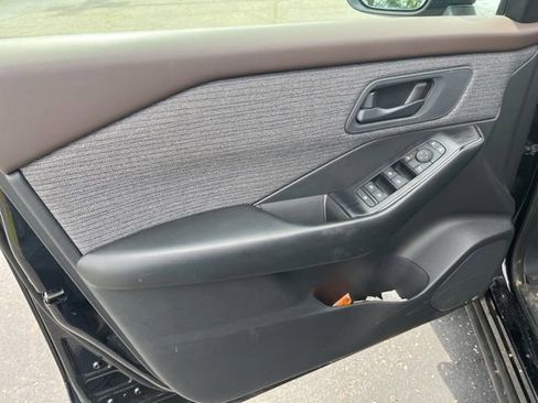 Used 2023 Nissan Rogue S AWD/4WD image 7