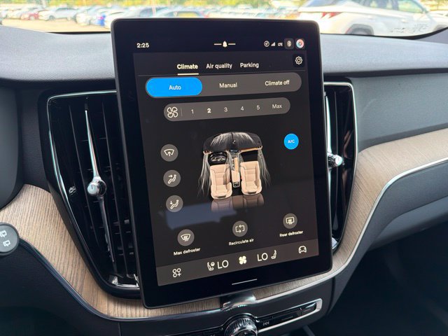New 2027 Volvo XC60 B5 Plus AWD/4WD image 18