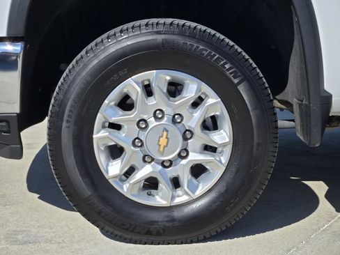 Used 2025 Chevrolet Silverado 2500 LT AWD/4WD image 11