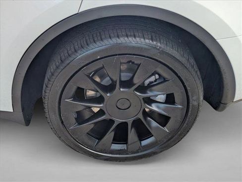 Used 2023 Tesla Model Y Long Range image 25