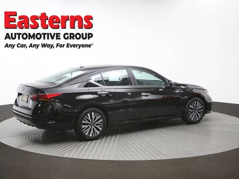 Used 2025 Nissan Altima 2.5 SV FWD image 41
