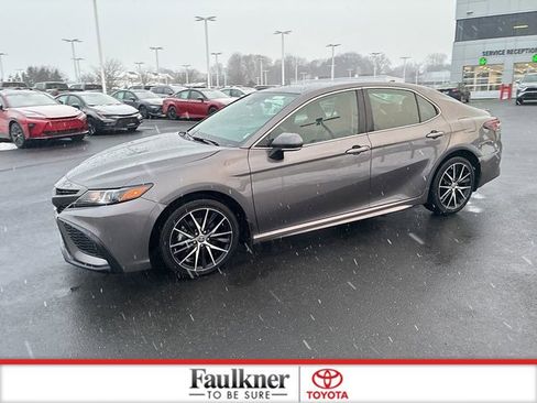 Used 2024 Toyota Camry SE image 15