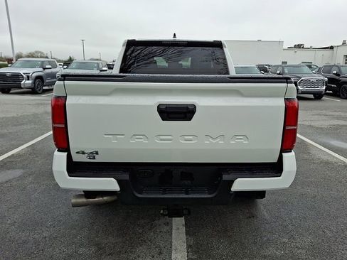 Certified 2025 Toyota Tacoma SR5 AWD/4WD image 5