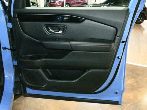 Used 2025 Honda Pilot TrailSport image 42