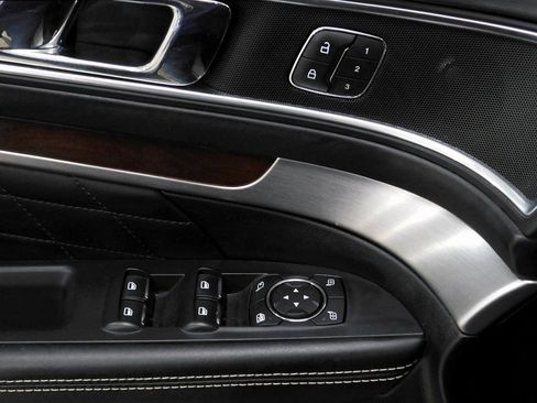 Used 2019 Ford Explorer Platinum image 26