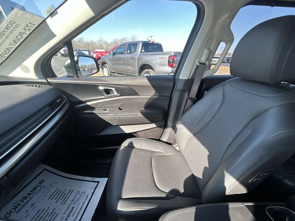 Used 2025 Kia Carnival SX Prestige FWD image 13
