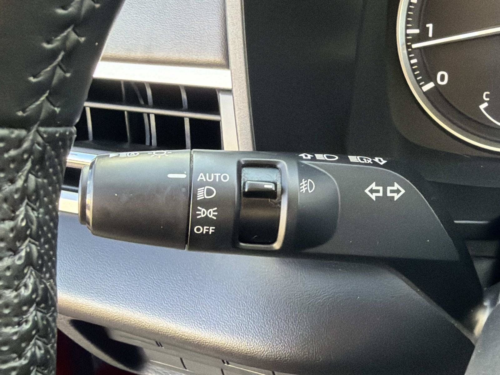 Used 2024 Mitsubishi Outlander AWD image 29