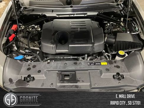 Used 2024 Land Rover Defender 110 X-Dynamic SE image 12