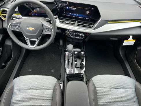 New 2025 Chevrolet Trax LT w/ LT Convenience Package image 3