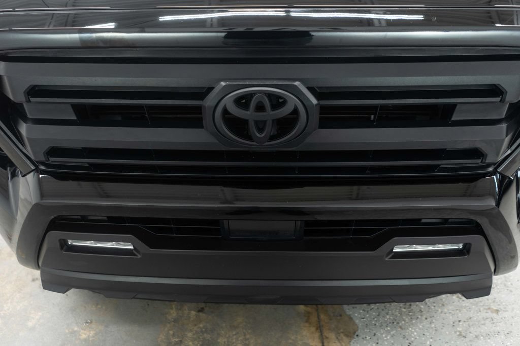 Used 2025 Toyota Tacoma SR5 AWD/4WD image 36