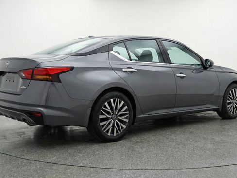 Used 2025 Nissan Altima 2.5 SV FWD image 9