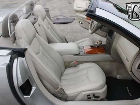 Used 2005 Cadillac XLR image 27