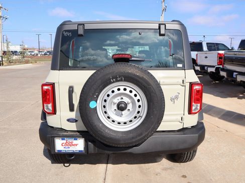 New 2025 Ford Bronco 4-Door image 21