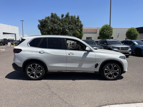Used 2024 BMW X5 xDrive40i w/ Premium Package AWD/4WD image 6