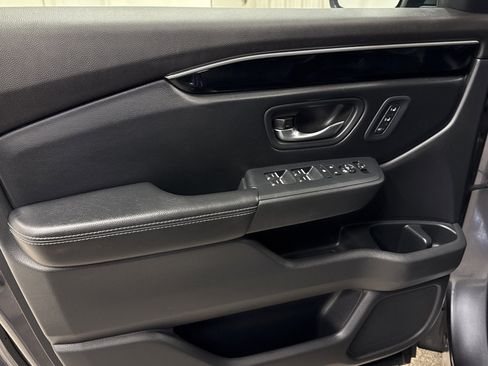 Used 2023 Honda Pilot Touring image 3