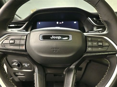 Used 2025 Jeep Grand Cherokee L Laredo image 20