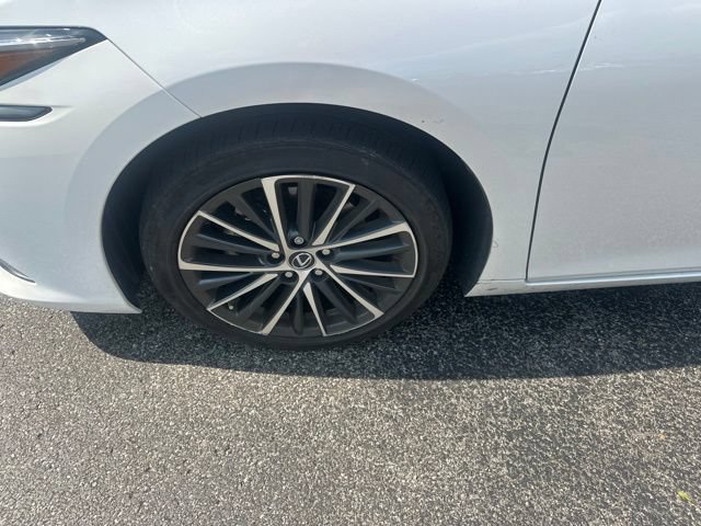 Certified 2024 Lexus ES 350 w/ Premium Package FWD image 9