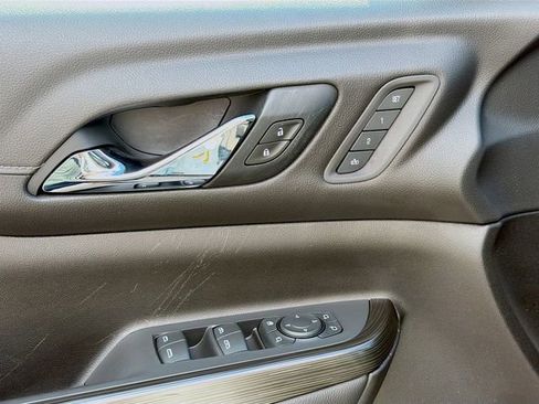 Used 2021 GMC Acadia SLT w/ Technology Package image 25