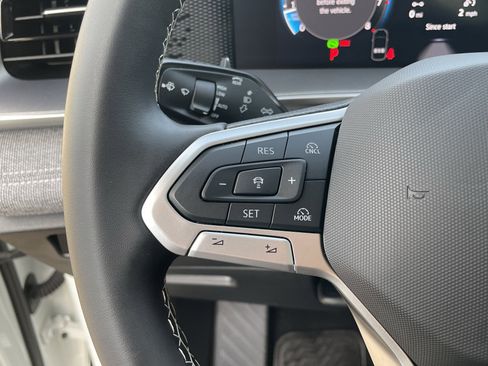 Used 2025 Volkswagen Tiguan S image 26