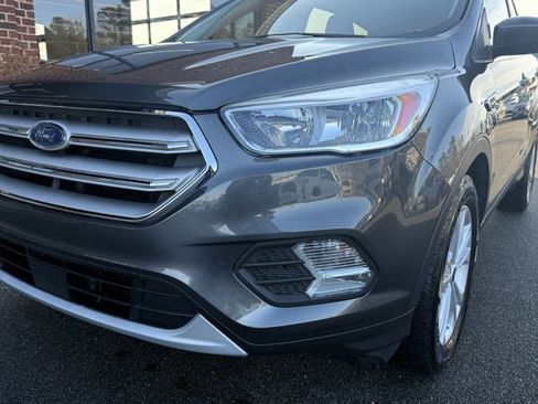Used 2018 Ford Escape SE w/ Ford Safe & Smart Package image 10