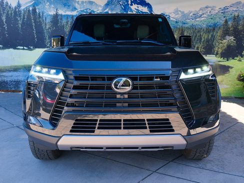 Used 2025 Lexus GX 550 AWD/4WD image 2