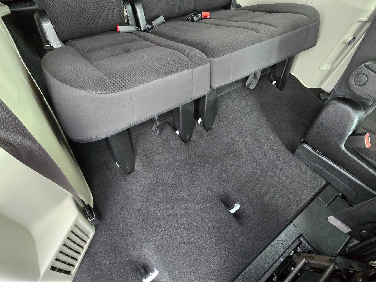 Used 2018 Dodge Grand Caravan SE w/ UConnect Hands-Free Group FWD image 29