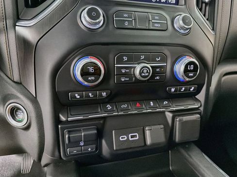 Used 2021 GMC Sierra 1500 AT4 AWD/4WD image 18