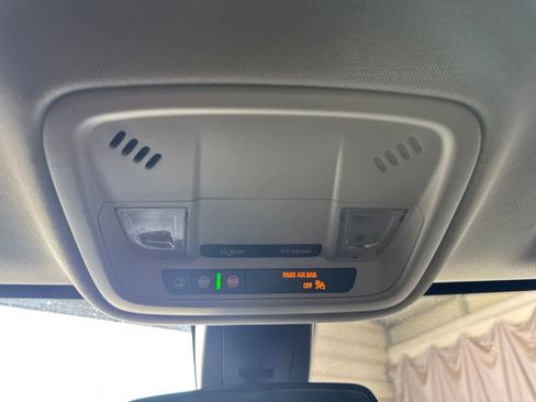 Used 2021 Chevrolet Traverse LS FWD image 27