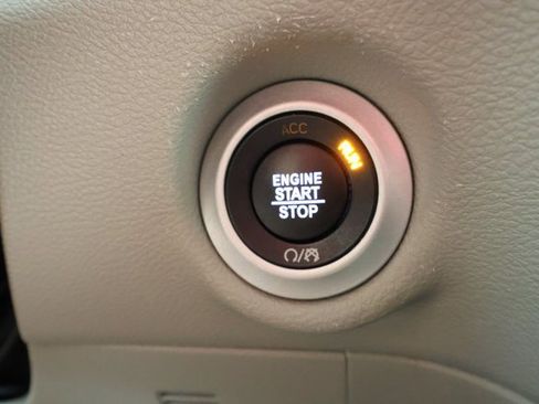 Used 2022 Chrysler Voyager LX image 19